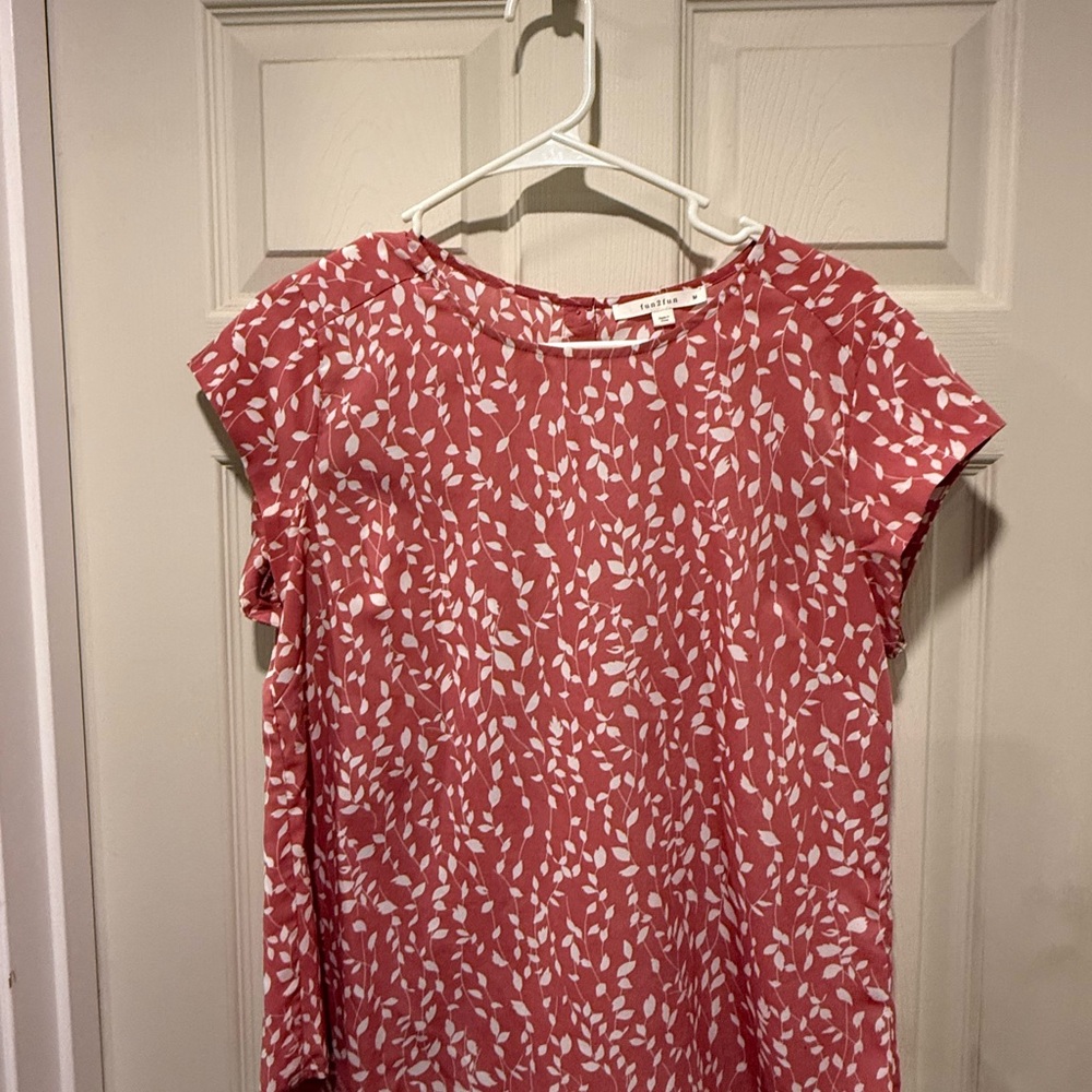 Fun 2 Fun Pink and White Leaf Print Blouse